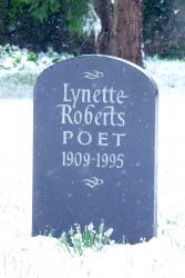 Headstone for Lynette Roberts in Llanybri churchyard in Wales: CC BY 3.0