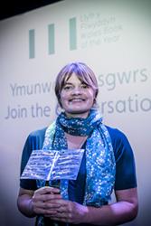 Alys Conran with the Welsh Book of The Year Award 2017: © Llenyddiaeth Cymru / Camera Sioned