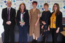 Cofrestrydd Prifysgol Abertawe, Andrew Rhodes, y Dirprwy Weinidog, Julie Morgan, yr Athro Vanessa Burholt, Cyfarwyddwyr CADR, a Chyfarwyddwyr Cysylltiol CADR, yr Athro Gill Windle o Brifysgol Bangor, a Dr Rebecca Sims o Brifysgol Caerdydd.