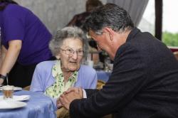 Glenys O'Donogue, Cartref Annwyl Fan Care Home residents with singer Rhys Meirion.