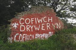 Cofiwch Dryweryn - Remember Tryweryn graffiti on a wall on the A487 near Llanrhystud, Aberystwyth. Originally painted in the 1960s it has been repainted and altered several times since. :  Wiki Images image by Dafydd Tomos CC BY-SA 4.0
