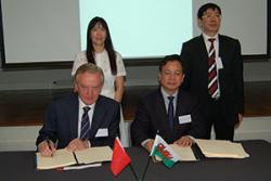 Prof John G Hughes and Prof Xianyan Zhou sign the agreements with Dr Xinyu Wu, Director of International Development, Bangor & Prof Zhuqing Yang, Dean of Bangor College, China.