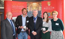 (O'r chwith): Yr Athro Graham Upton, Eduardo Bellomo, Yr Athro Philip Ernest Ogden, Aoife Fitzpatrick a'r Athro Carol Tully