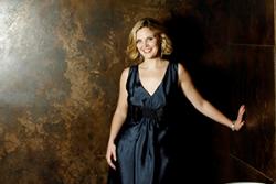 Opera singer, Elin Manahan-Thomas is among the individuals receiving an Honorary Fellowship at Bangor University this summer.