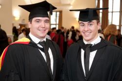 Joshua Simpson, chwith, ac Iwan Emlyn Jones