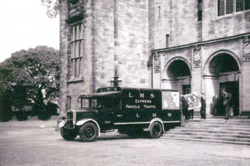 Valuable National Gallery paintings being unloaded at Prichard-Jones Hall in 1939.