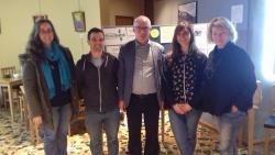 Gabriella Simak a David Beck, myfyrwyr PhD, Dr Hefin Gwilym, Darlithydd mewn Polisi Cymdeithasol, Silvia Sheehan, Cydlynydd y Project, a Siri Wigdel, Cyfarwyddwr Artistig Theatr Ardudwy.