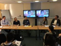 Panel alumni - Ch-Dd: Ross Starkie, Oana Lazar, Mr David James (cadair y sesiwn), Tan Bich Ngoc (trwy Skype), Fiona Anderson, Dr Edward Jones